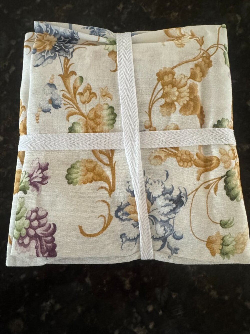 Bridgerton Apron by Williams Sonoma NWT! - Picture 3 of 4
